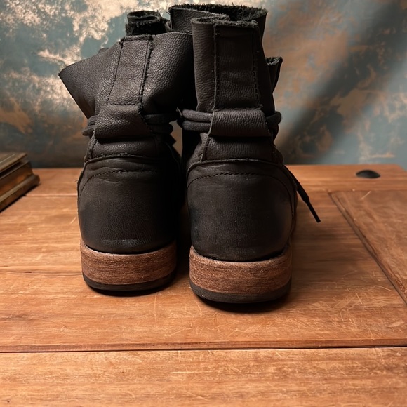 Black leather booties - Picture 3 of 6